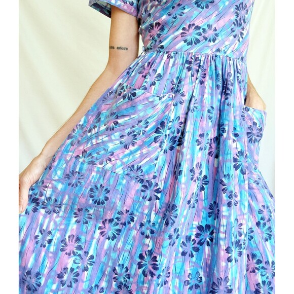 Vintage 1940s Day Dress with Pockets: Floral Cotton Midi, Novelty Print, Small - Picture 6 of 10